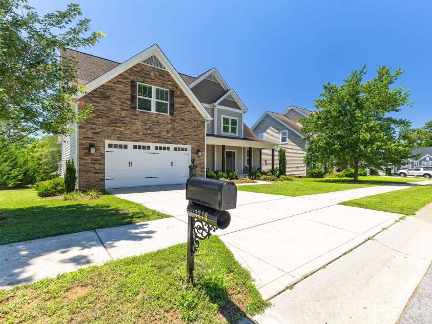 1210 39th Avenue, Hickory, NC 28601.  MLS# CAR4395071, YatesRealty ID 37420. 