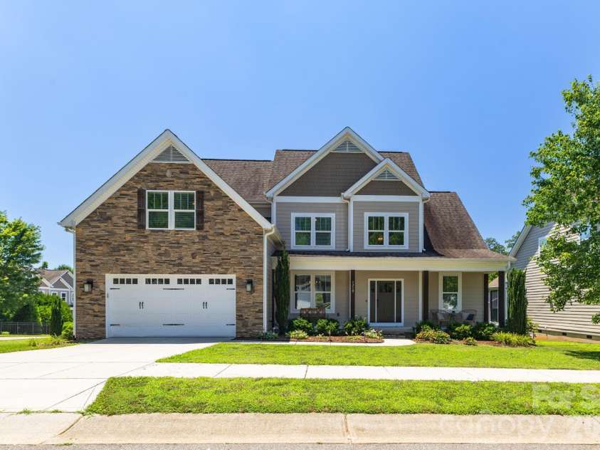 1210 39th Avenue, Hickory, NC 28601.  MLS# CAR4395071, YatesRealty ID 37420. 