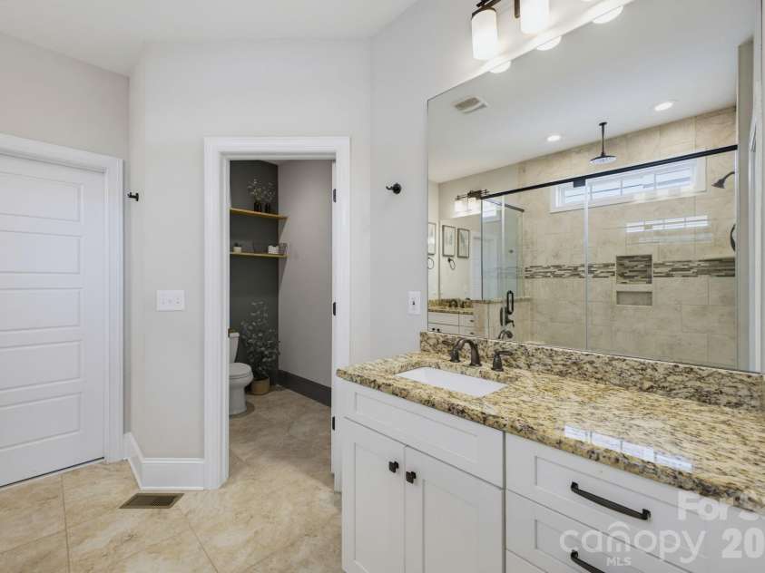 1210 39th Avenue, Hickory, NC 28601.  MLS# CAR4395071, YatesRealty ID 37420. Primary Bathroom - Main Level