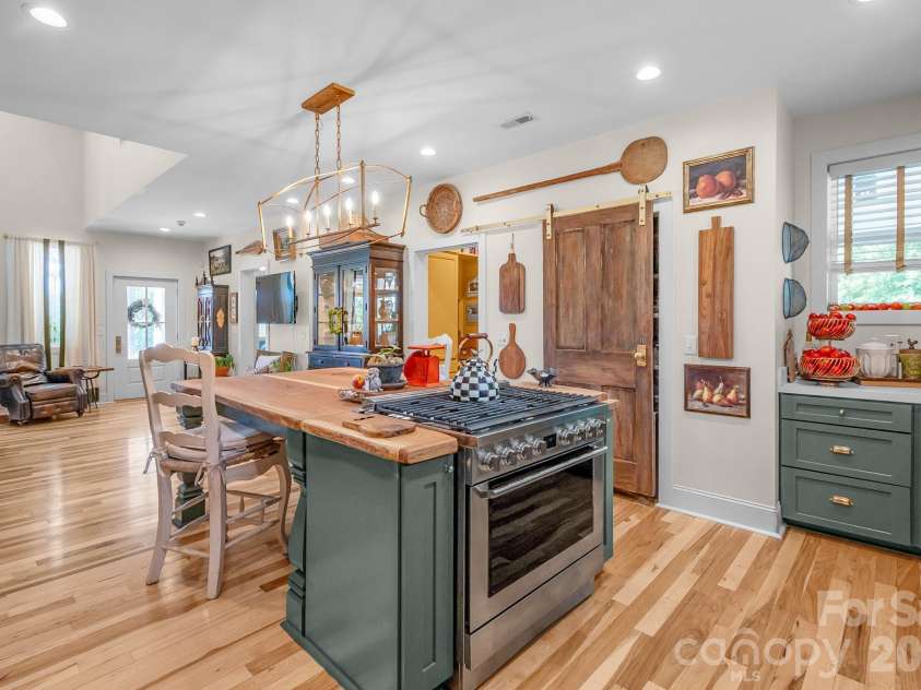 718 Jones Road, Kershaw, SC 29067.  MLS# CAR4395306, YatesRealty ID 37421. 