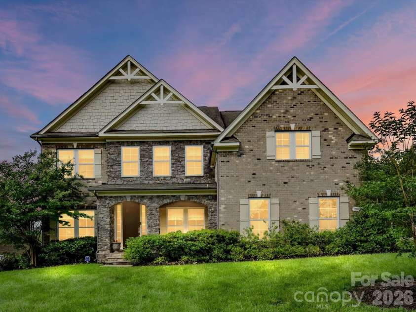 2028 Perry Pond Drive, Waxhaw, NC 28173.  MLS# CAR4383603, YatesRealty ID 37422. 