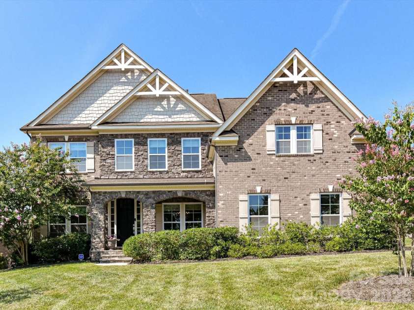 2028 Perry Pond Drive, Waxhaw, NC 28173.  MLS# CAR4383603, YatesRealty ID 37422. 