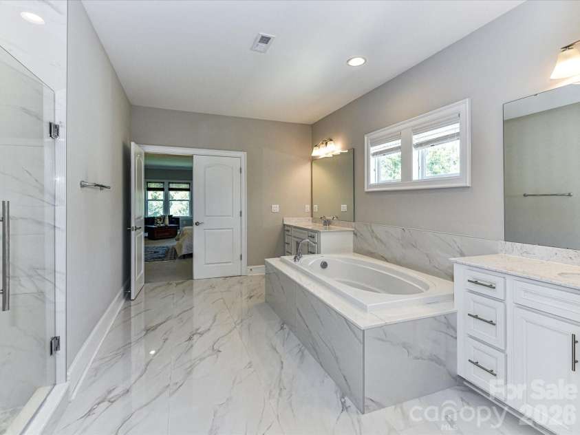 2028 Perry Pond Drive, Waxhaw, NC 28173.  MLS# CAR4383603, YatesRealty ID 37422. 
