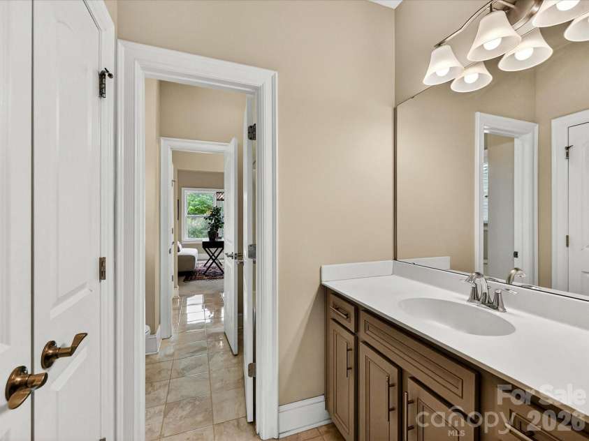 2028 Perry Pond Drive, Waxhaw, NC 28173.  MLS# CAR4383603, YatesRealty ID 37422. Jack & Jill bath between bedroom 4 & 5