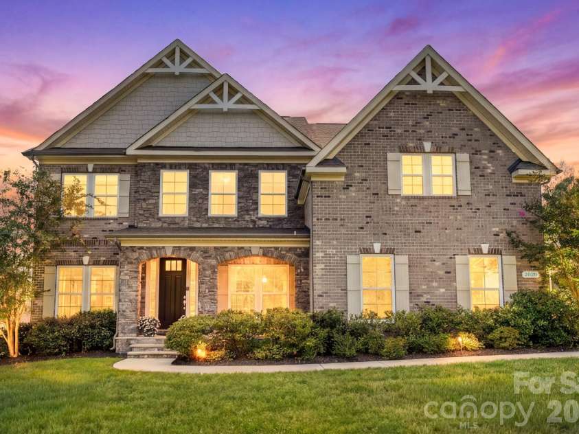 2028 Perry Pond Drive, Waxhaw, NC 28173.  MLS# CAR4420700, YatesRealty ID 37422. 