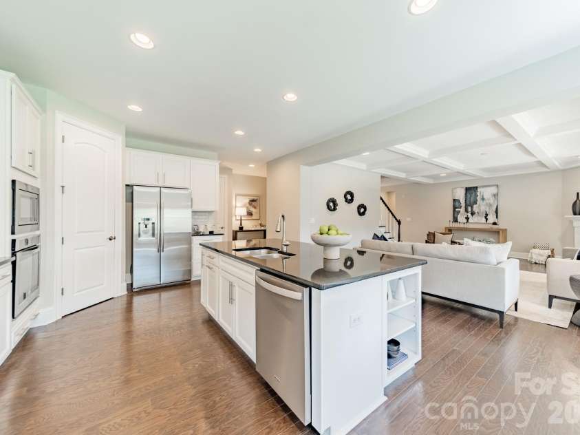 2028 Perry Pond Drive, Waxhaw, NC 28173.  MLS# CAR4420700, YatesRealty ID 37422. 
