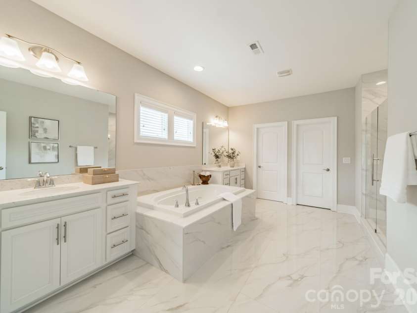 2028 Perry Pond Drive, Waxhaw, NC 28173.  MLS# CAR4420700, YatesRealty ID 37422. 