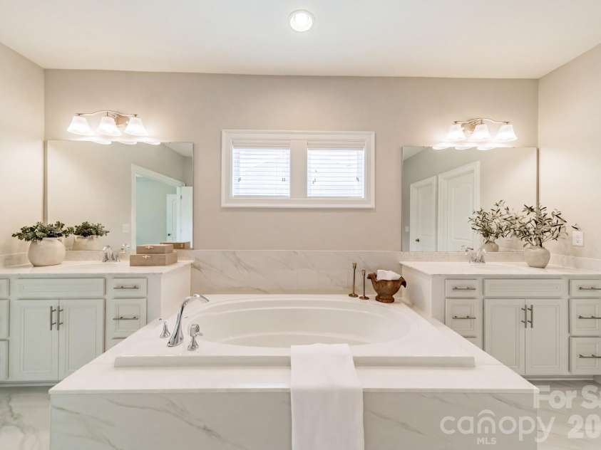 2028 Perry Pond Drive, Waxhaw, NC 28173.  MLS# CAR4420700, YatesRealty ID 37422. 
