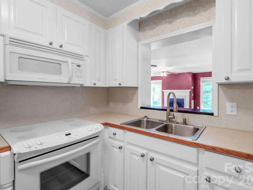 2520 Austin Chaney Road, Wingate, NC 28174.  MLS# CAR4400430, YatesRealty ID 37425. Kitchen