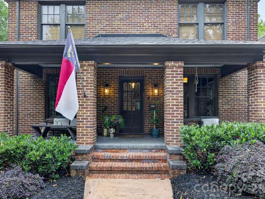 724 Grandin Road, Charlotte, NC 28208.  MLS# CAR4404077, YatesRealty ID 37426. 