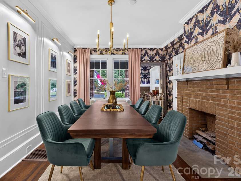 724 Grandin Road, Charlotte, NC 28208.  MLS# CAR4404077, YatesRealty ID 37426. 