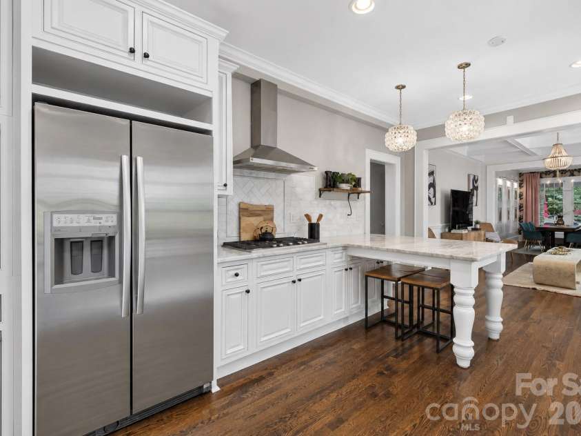 724 Grandin Road, Charlotte, NC 28208.  MLS# CAR4404077, YatesRealty ID 37426. 