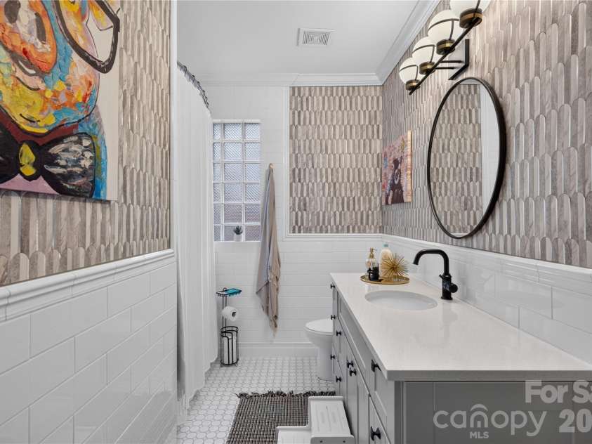 724 Grandin Road, Charlotte, NC 28208.  MLS# CAR4404077, YatesRealty ID 37426. 