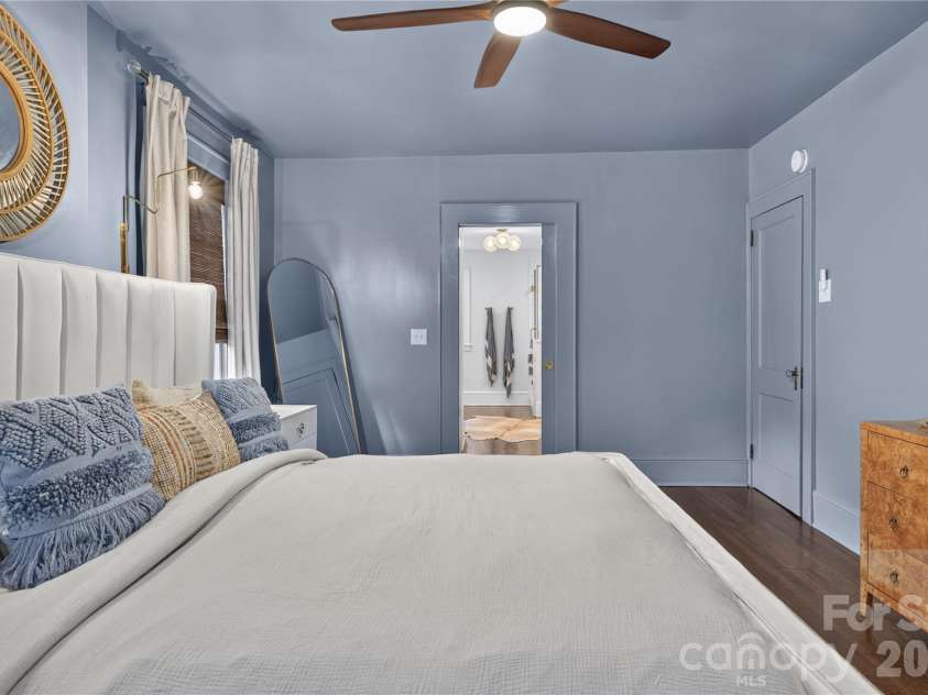 724 Grandin Road, Charlotte, NC 28208.  MLS# CAR4404077, YatesRealty ID 37426. 