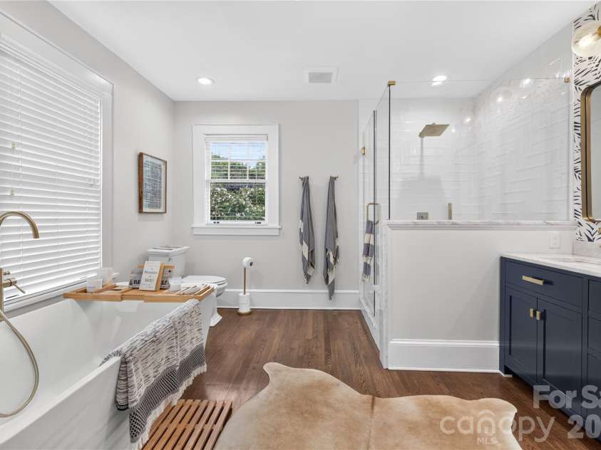 724 Grandin Road, Charlotte, NC 28208.  MLS# CAR4404077, YatesRealty ID 37426. 