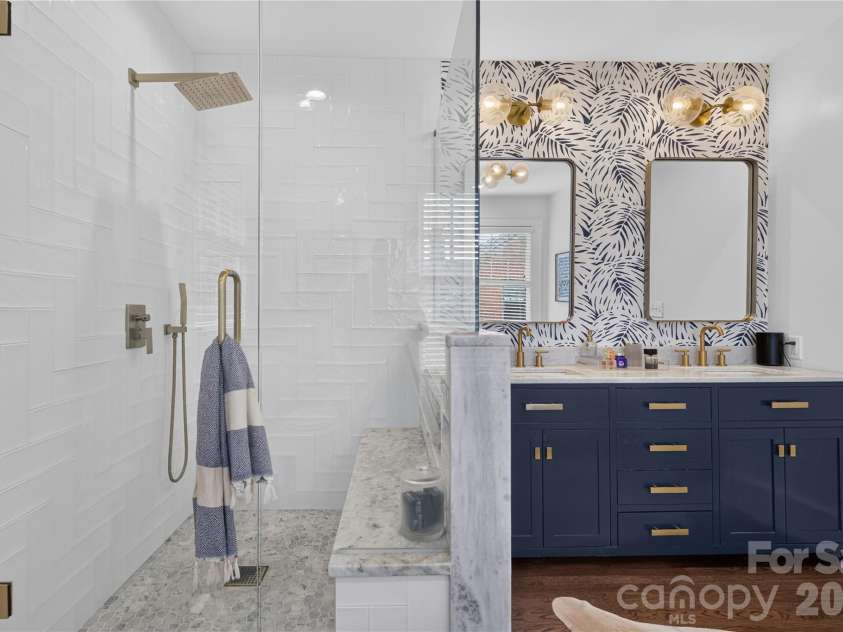 724 Grandin Road, Charlotte, NC 28208.  MLS# CAR4404077, YatesRealty ID 37426. 