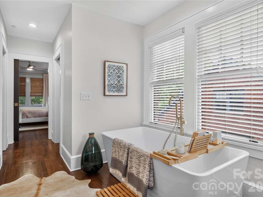 724 Grandin Road, Charlotte, NC 28208.  MLS# CAR4404077, YatesRealty ID 37426. 