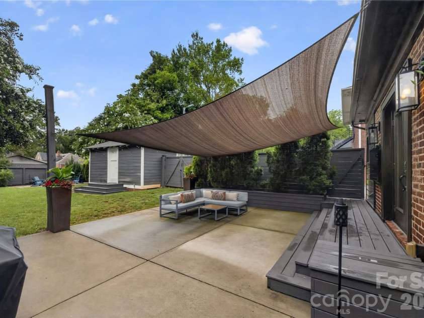 724 Grandin Road, Charlotte, NC 28208.  MLS# CAR4404077, YatesRealty ID 37426. 