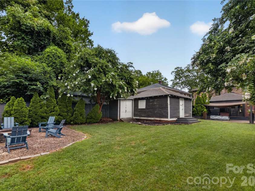 724 Grandin Road, Charlotte, NC 28208.  MLS# CAR4404077, YatesRealty ID 37426. 