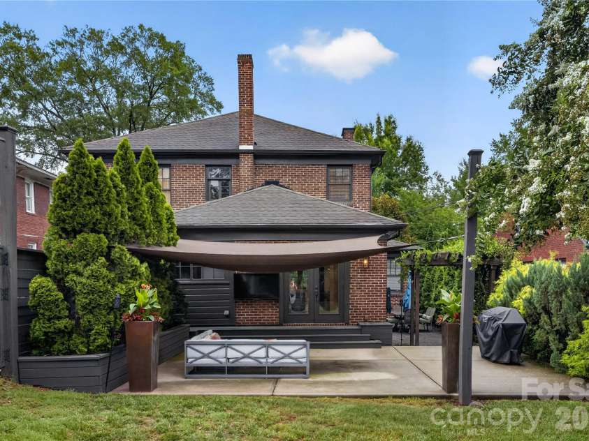 724 Grandin Road, Charlotte, NC 28208.  MLS# CAR4404077, YatesRealty ID 37426. 