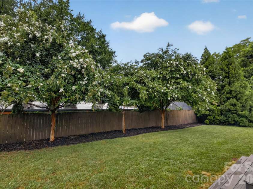 724 Grandin Road, Charlotte, NC 28208.  MLS# CAR4404077, YatesRealty ID 37426. 