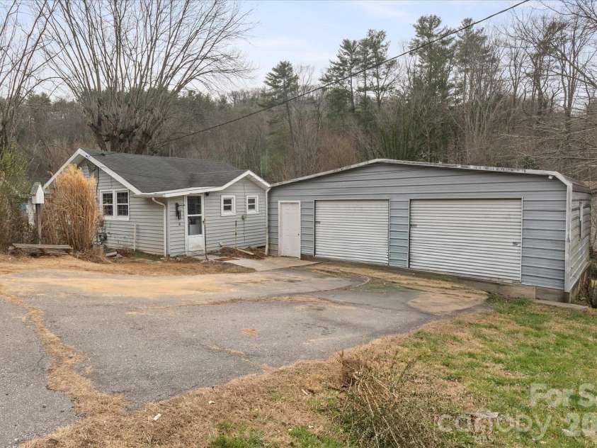 16 Sycamore Street, Asheville, NC 28804.  MLS# CAR4334704, YatesRealty ID 3743. 