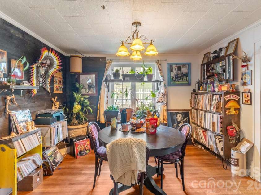 16 Sycamore Street, Asheville, NC 28804.  MLS# CAR4334704, YatesRealty ID 3743. 