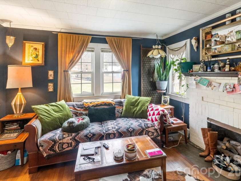 16 Sycamore Street, Asheville, NC 28804.  MLS# CAR4334704, YatesRealty ID 3743. 