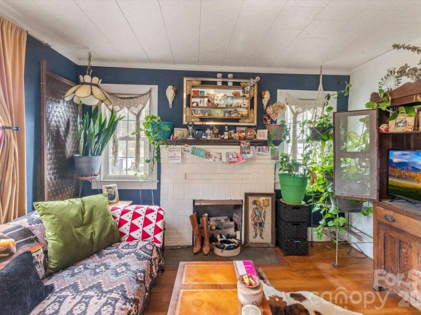 16 Sycamore Street, Asheville, NC 28804.  MLS# CAR4334704, YatesRealty ID 3743. 