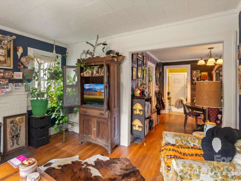 16 Sycamore Street, Asheville, NC 28804.  MLS# CAR4334704, YatesRealty ID 3743. 