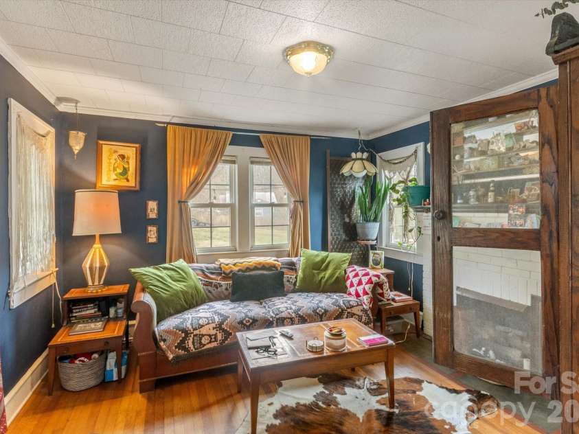 16 Sycamore Street, Asheville, NC 28804.  MLS# CAR4334704, YatesRealty ID 3743. 