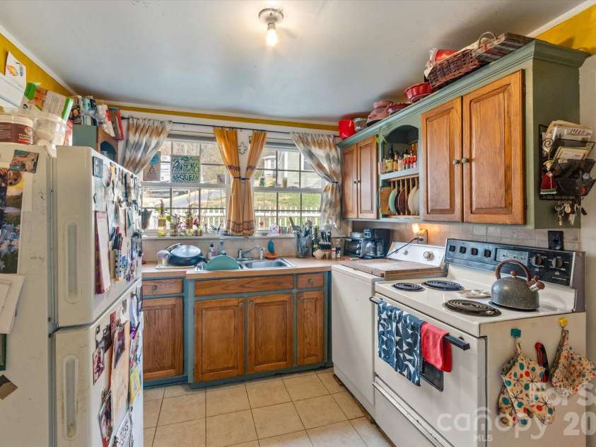 16 Sycamore Street, Asheville, NC 28804.  MLS# CAR4334704, YatesRealty ID 3743. 