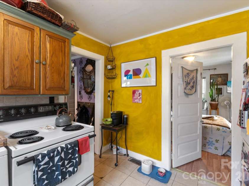 16 Sycamore Street, Asheville, NC 28804.  MLS# CAR4334704, YatesRealty ID 3743. 