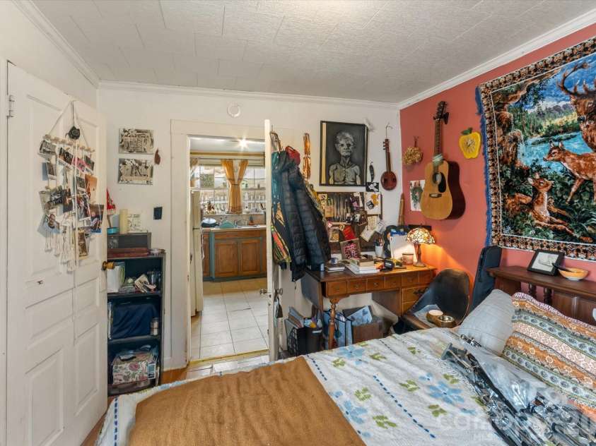 16 Sycamore Street, Asheville, NC 28804.  MLS# CAR4334704, YatesRealty ID 3743. 