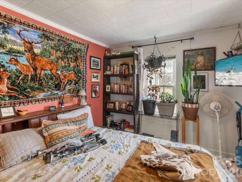 16 Sycamore Street, Asheville, NC 28804.  MLS# CAR4334704, YatesRealty ID 3743. 