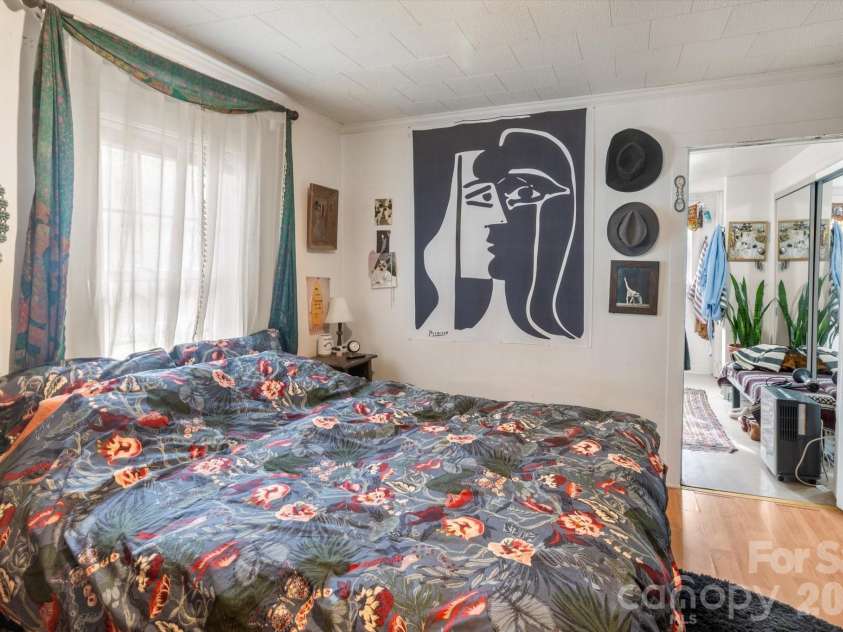 16 Sycamore Street, Asheville, NC 28804.  MLS# CAR4334704, YatesRealty ID 3743. 