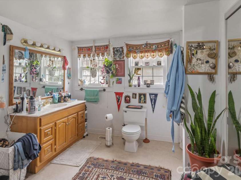 16 Sycamore Street, Asheville, NC 28804.  MLS# CAR4334704, YatesRealty ID 3743. 