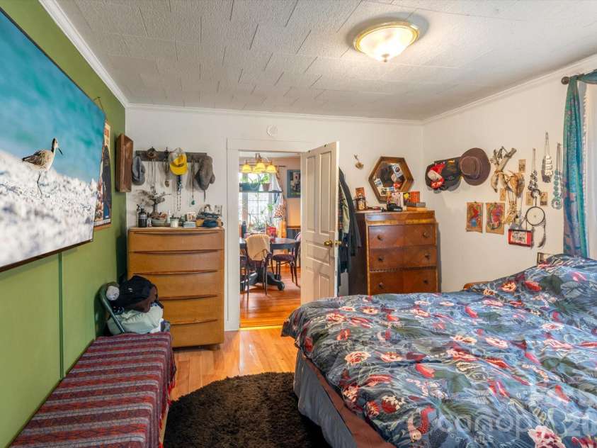 16 Sycamore Street, Asheville, NC 28804.  MLS# CAR4334704, YatesRealty ID 3743. 