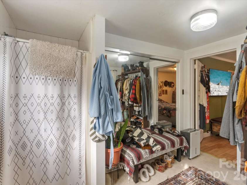 16 Sycamore Street, Asheville, NC 28804.  MLS# CAR4334704, YatesRealty ID 3743. 