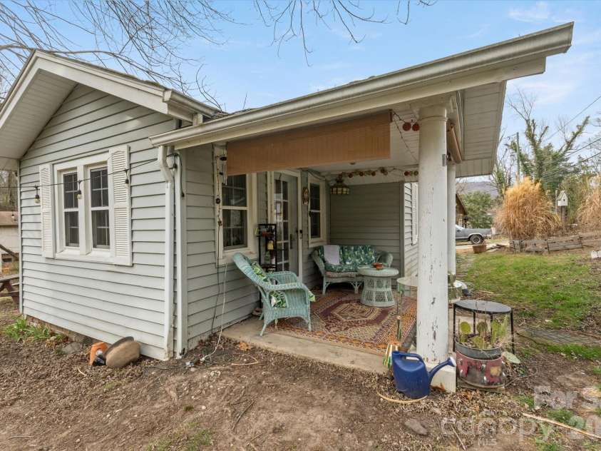 16 Sycamore Street, Asheville, NC 28804.  MLS# CAR4334704, YatesRealty ID 3743. 