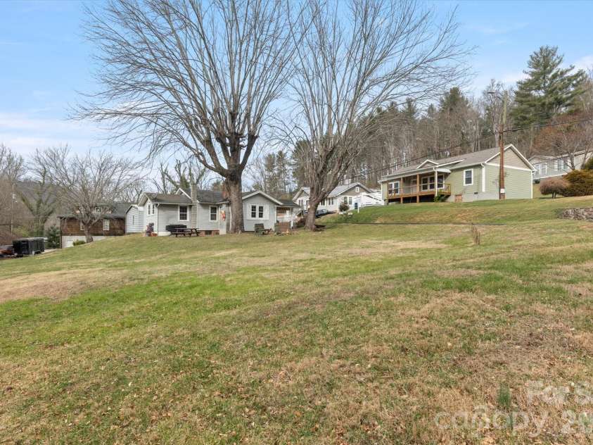 16 Sycamore Street, Asheville, NC 28804.  MLS# CAR4334704, YatesRealty ID 3743. 