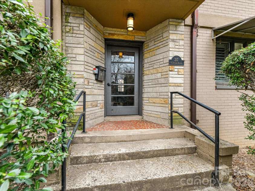 217 Dotger Avenue, Charlotte, NC 28207.  MLS# CAR4356206, YatesRealty ID 3743. 