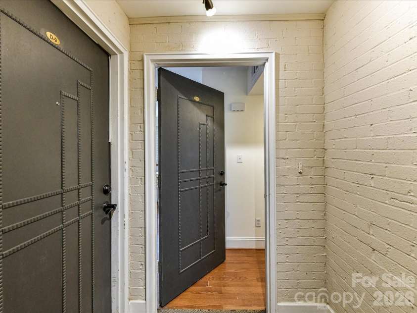 217 Dotger Avenue, Charlotte, NC 28207.  MLS# CAR4356206, YatesRealty ID 3743. 
