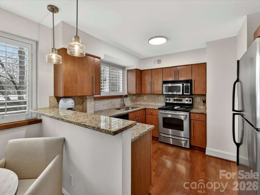 217 Dotger Avenue, Charlotte, NC 28207.  MLS# CAR4356206, YatesRealty ID 3743. 