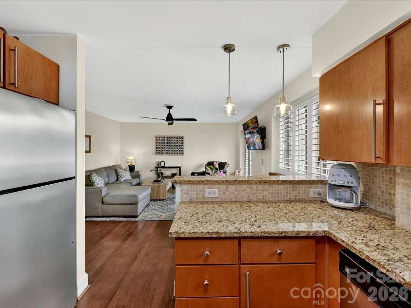 217 Dotger Avenue, Charlotte, NC 28207.  MLS# CAR4356206, YatesRealty ID 3743. 