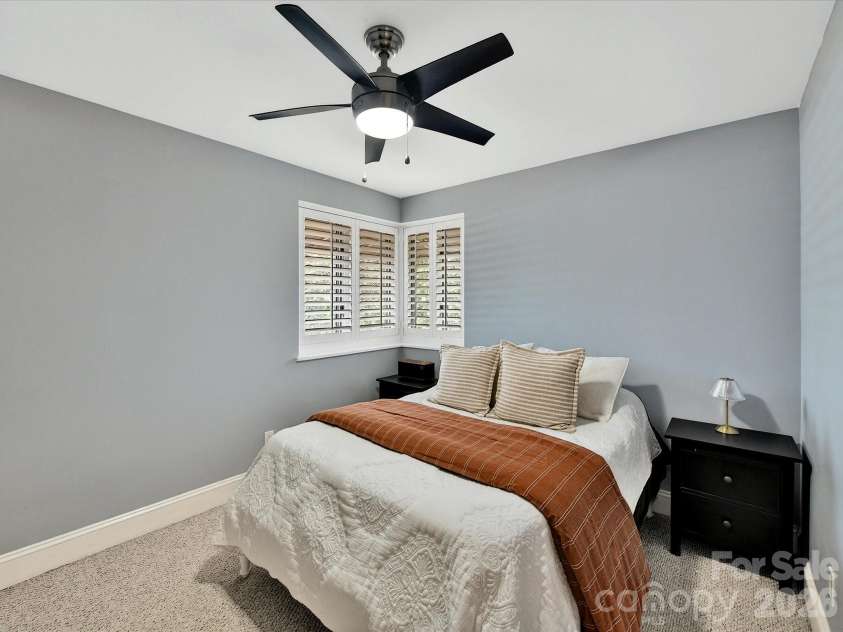 217 Dotger Avenue, Charlotte, NC 28207.  MLS# CAR4356206, YatesRealty ID 3743. 