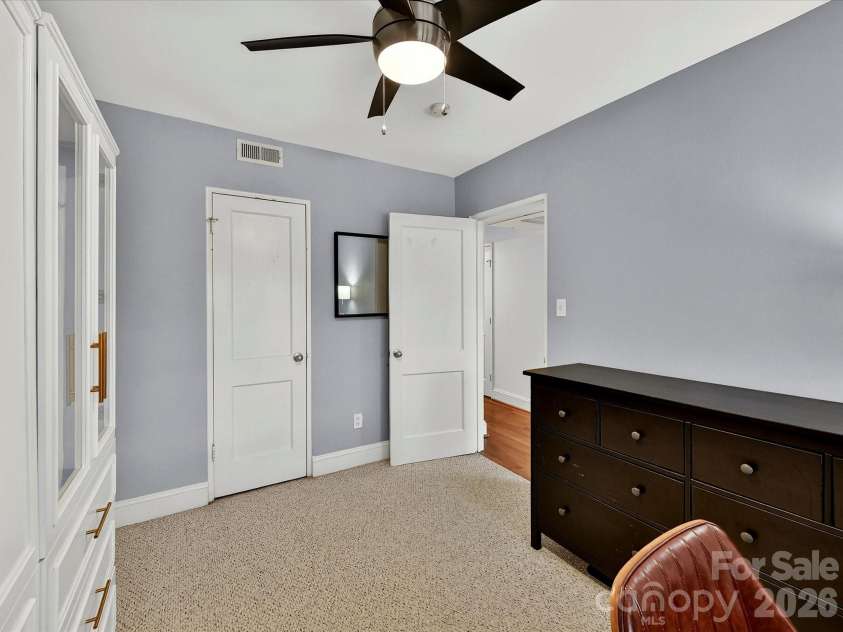 217 Dotger Avenue, Charlotte, NC 28207.  MLS# CAR4356206, YatesRealty ID 3743. 
