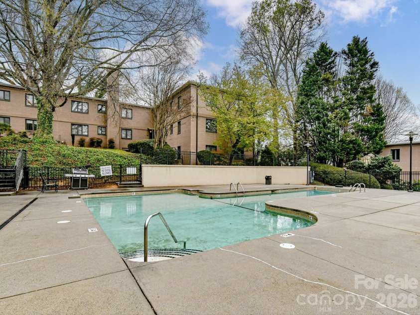 217 Dotger Avenue, Charlotte, NC 28207.  MLS# CAR4356206, YatesRealty ID 3743. 