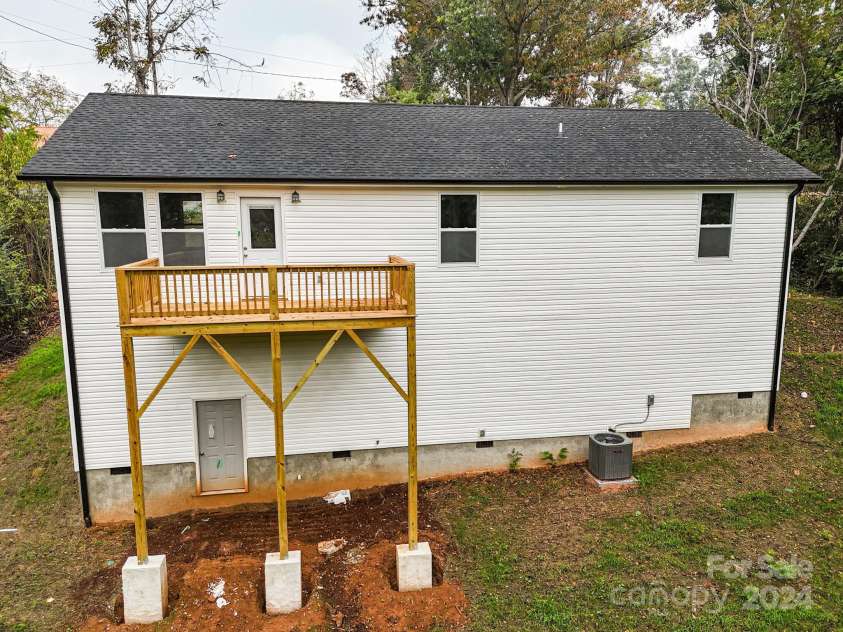 493 Thompson Street, Canton, NC 28716.  MLS# CAR4163988, YatesRealty ID 3743. 