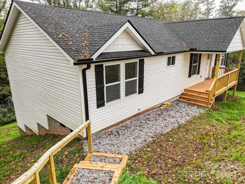 493 Thompson Street, Canton, NC 28716.  MLS# CAR4163988, YatesRealty ID 3743. 